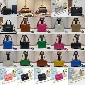 Jacquemus Valentino Women's Shoulder Bag-2618  